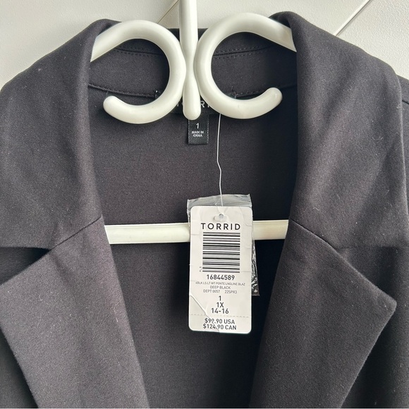 Women's Black Torrid light weight long line Blazer size 1X - Picture 7 of 7